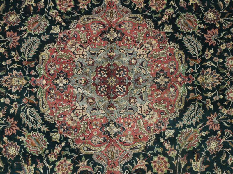  Luxurious-Pakistani-High-Quality-Rug.jpg 