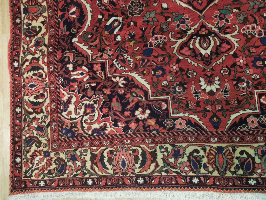 7 x 10 Red Fine Persian Bakhtiar Rug 72339