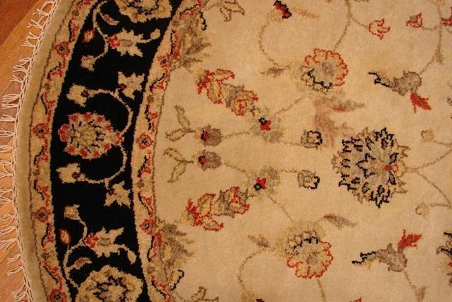 Luxurious-Round-Handmade-Wool-Rug.jpg 